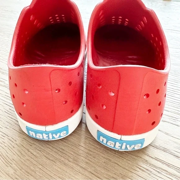 Native x Disney Minnie Mouse Red Jefferson Sneakers - Picture 5 of 8